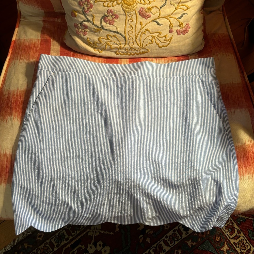 Blue and white vineyard vines skort